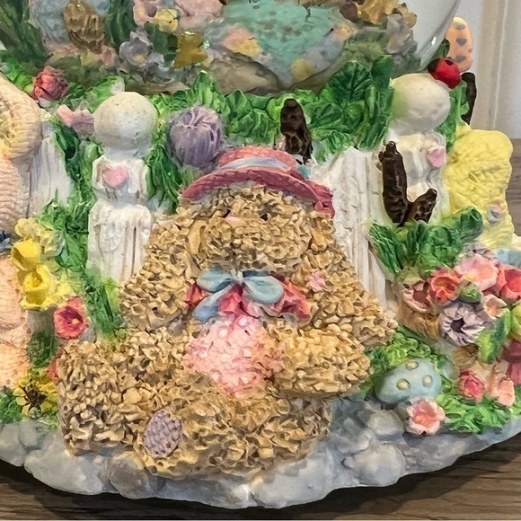 Easter/Spring Musical Water Globe Easter Bunny Water Globe - Picture 12 of 17